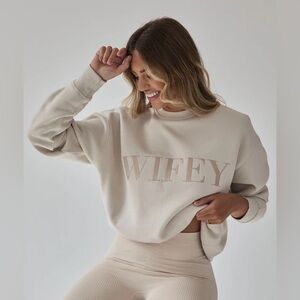SIX STORIES WIFEY CREW NECK SWEATSHIRT